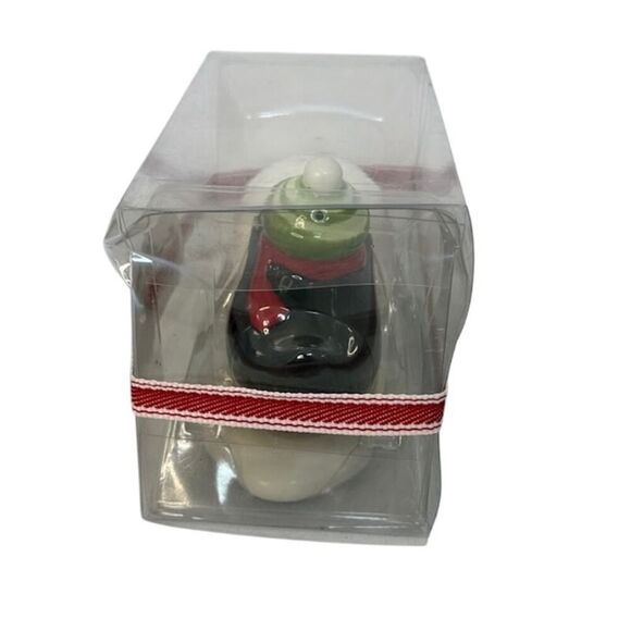 Hallmark Christmas Winter Penguin Snowball Salt Pepper Shaker Set Ceramic - Picture 4 of 6